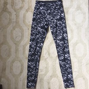 Beyond yoga black and white workout leggings